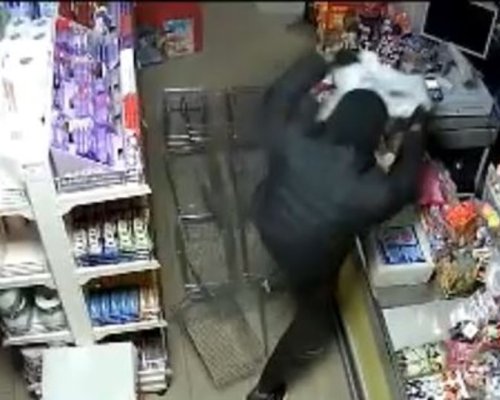 Кражба на пари и цигари от магазин в с. Струмяни