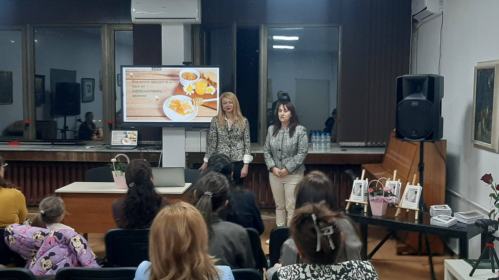 Ралица Петкова и д-р Цветелина Хаджиева разкриха тайните и ползите от здравословното хранене в Блаоевград Ралица Петкова и д-р Цветелина Хаджиева разкриха тайните и ползите от здравословното хранене в Блаоевград