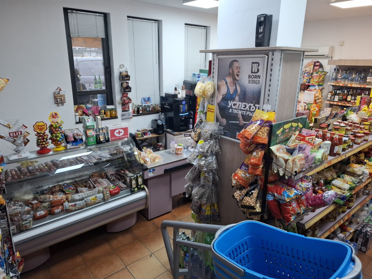 Кампанията Бъди човек-Банско раздава хранителни продукти на пенсионери и хора в нужда Кампанията Бъди човек-Банско раздава хранителни продукти на пенсионери и хора в нужда