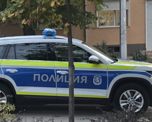 Двама нападнаха и ограбиха възрастна жена в с. Тешово, откраднати са 4 000 лева