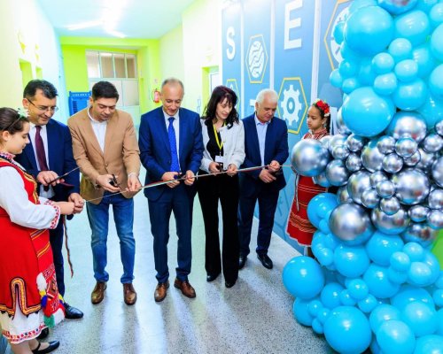 Откриха СТЕМ център в ОбУ Христо Ботев- Долно Дряново