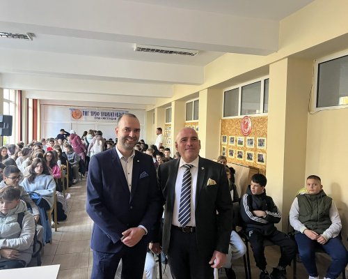 Община Кюстендил започна обучения по киберсигурност за ученици