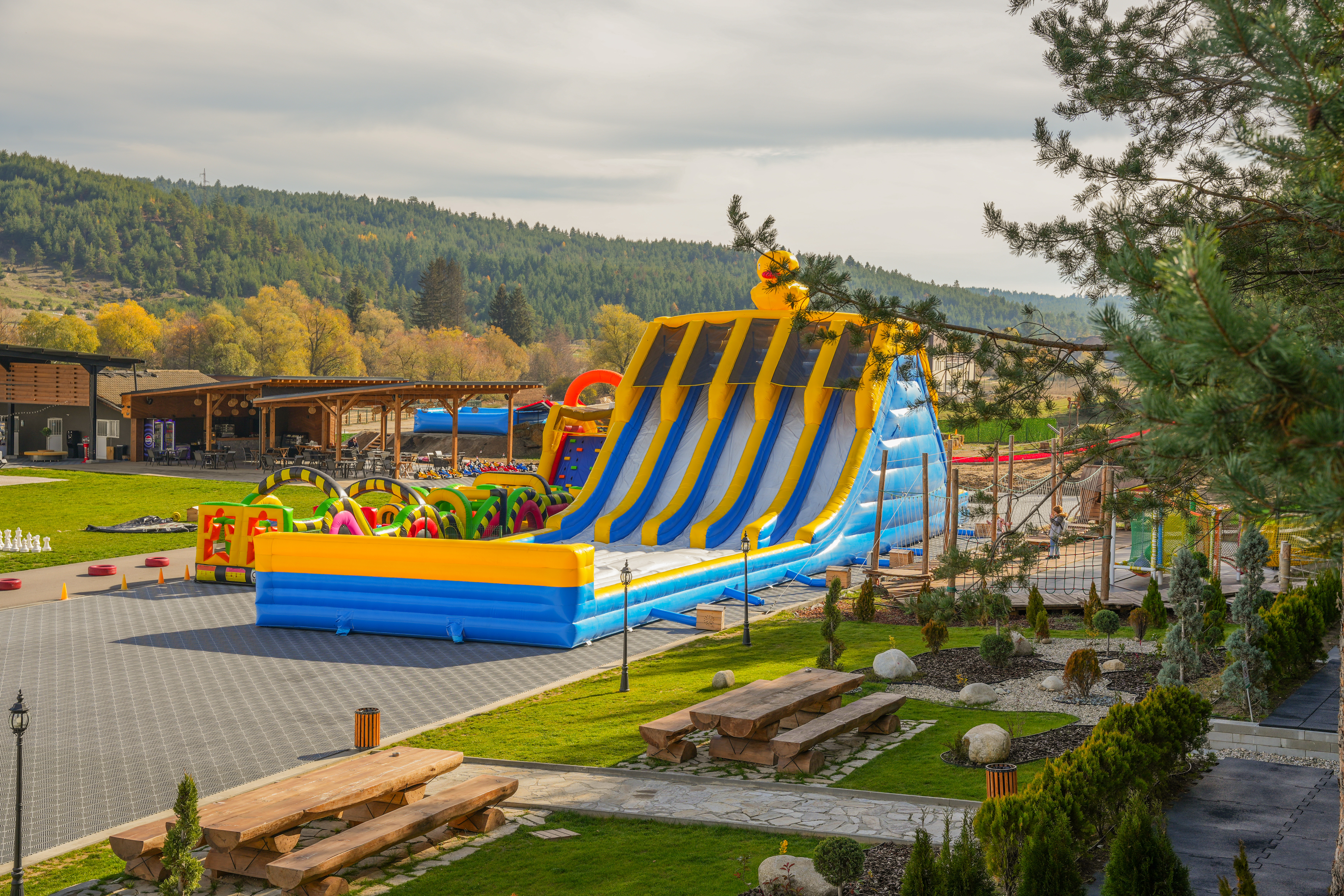 Алиса в страната на чудесата оживява в планината-Добре дошли в Therme Fun and Sport Park