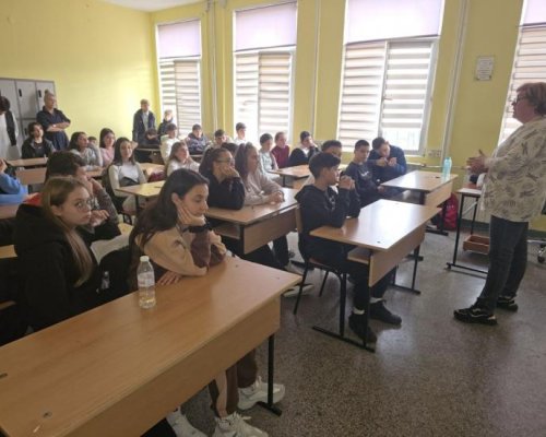 Ученици и здравни медиатори в Симитли обсъдиха вредата от употребата на алкохол