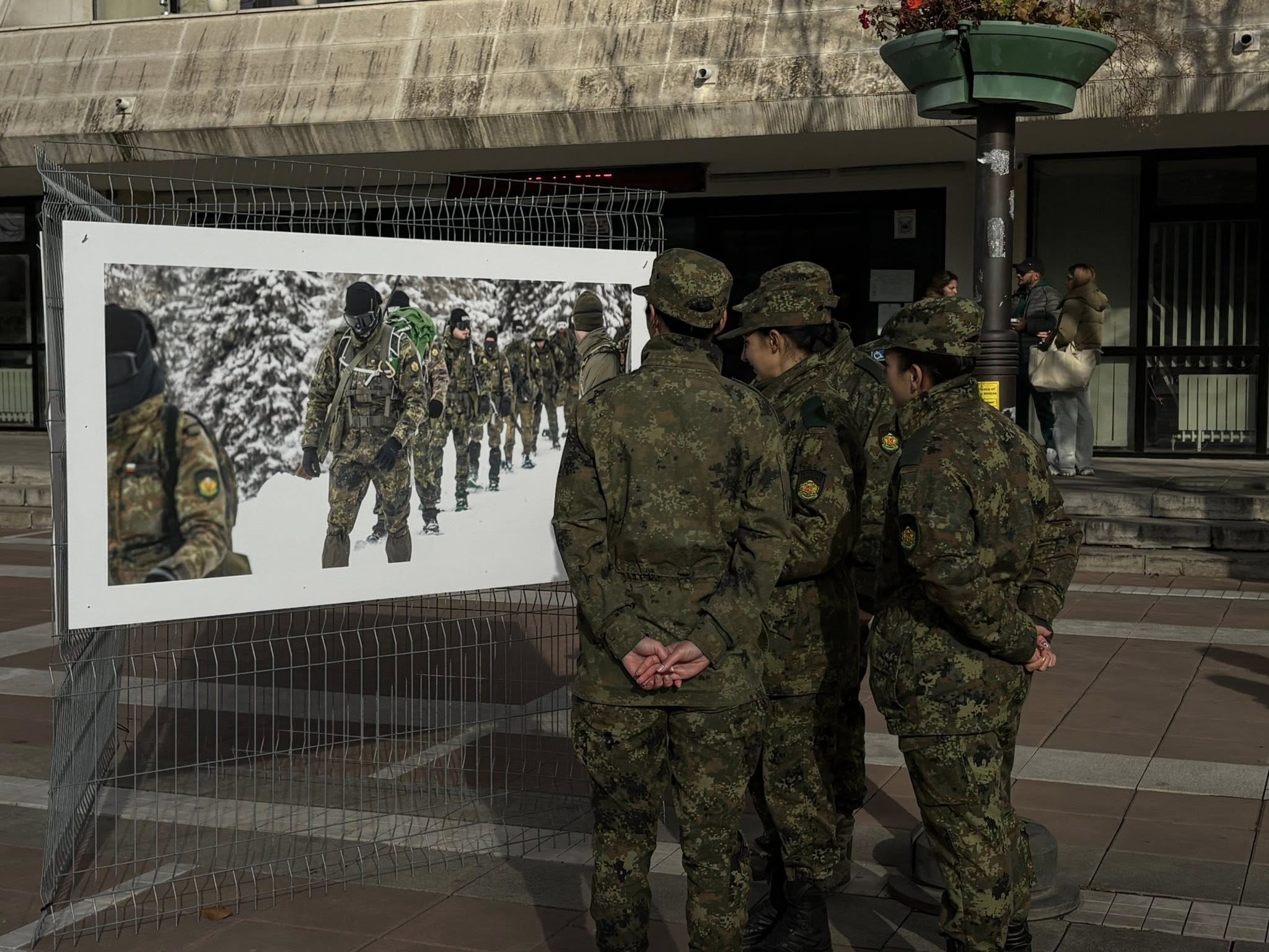 Благоевград почете Сухопътните войски с изложба на площад  Георги Измирлиев