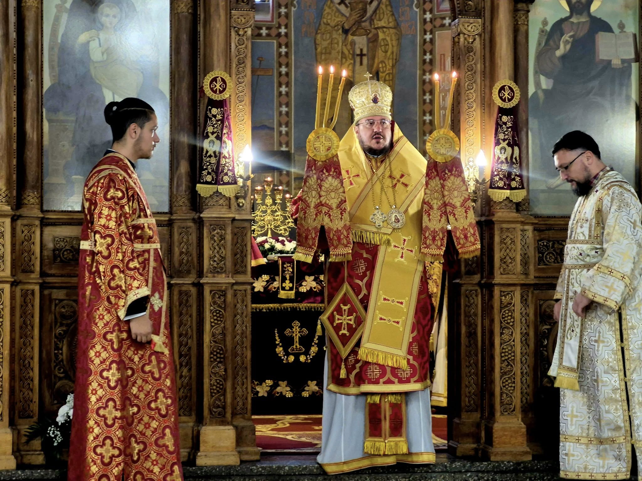 Игуменът на Троянския манастир, Викарият на Старозагорския митрополит и Велбъждският епископ отслужиха Света Литургия в храм Св. Мина в Кюстендил
