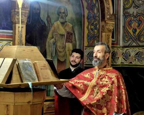 Игуменът на Троянския манастир, Викарият на Старозагорския митрополит и Велбъждският епископ отслужиха Света Литургия в храм Св. Мина в Кюстендил
