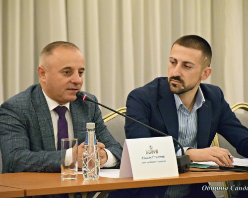 Кметове и общински съветници на среща в Сандански! Ето защо