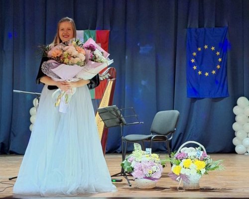 Магията на арфата озари Белица: незабравима среща с Яна Дойчинова