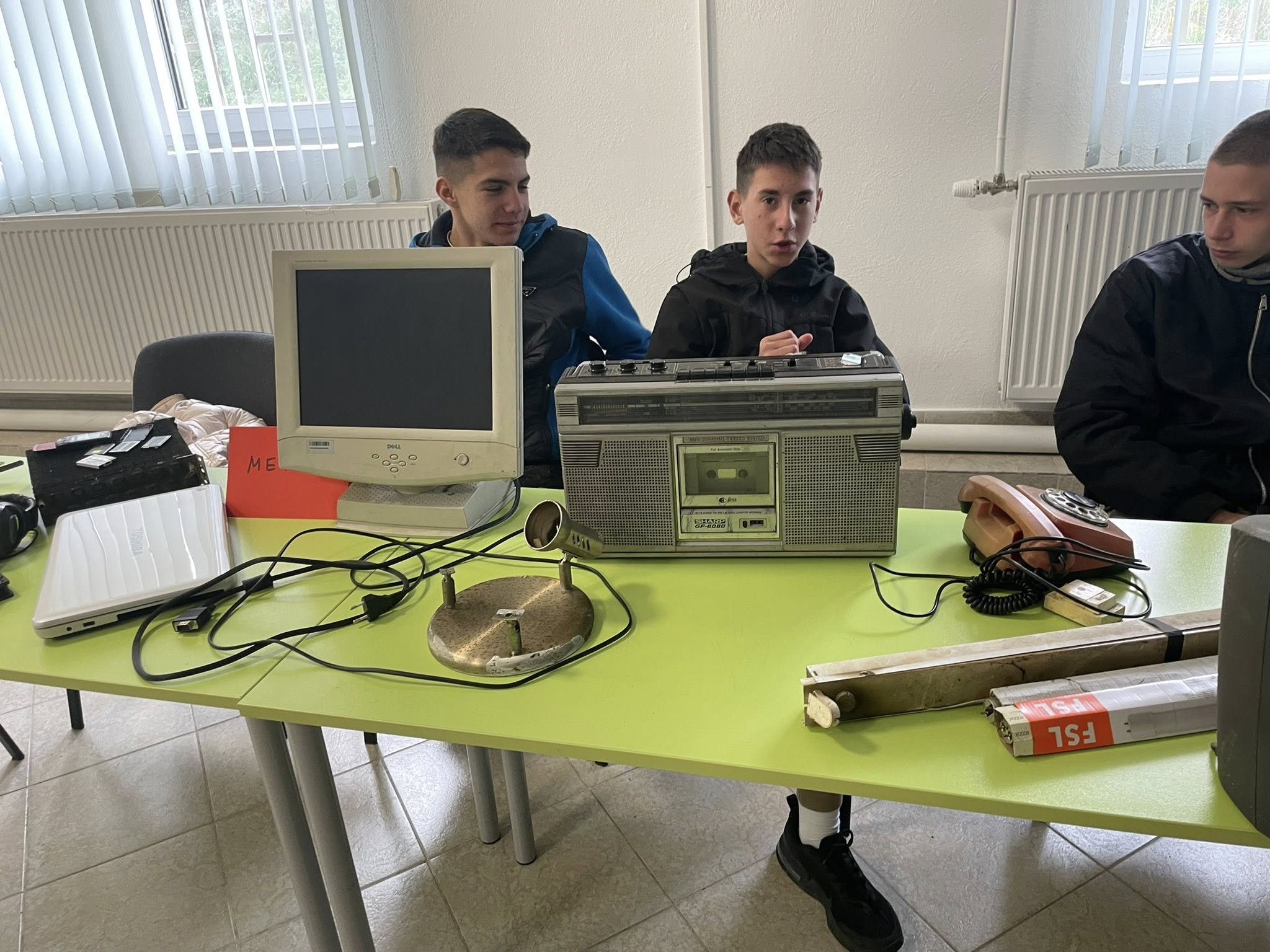Разлог проведе еко кампания за събиране на опасни отпадъци Разлог проведе еко кампания за събиране на опасни отпадъци