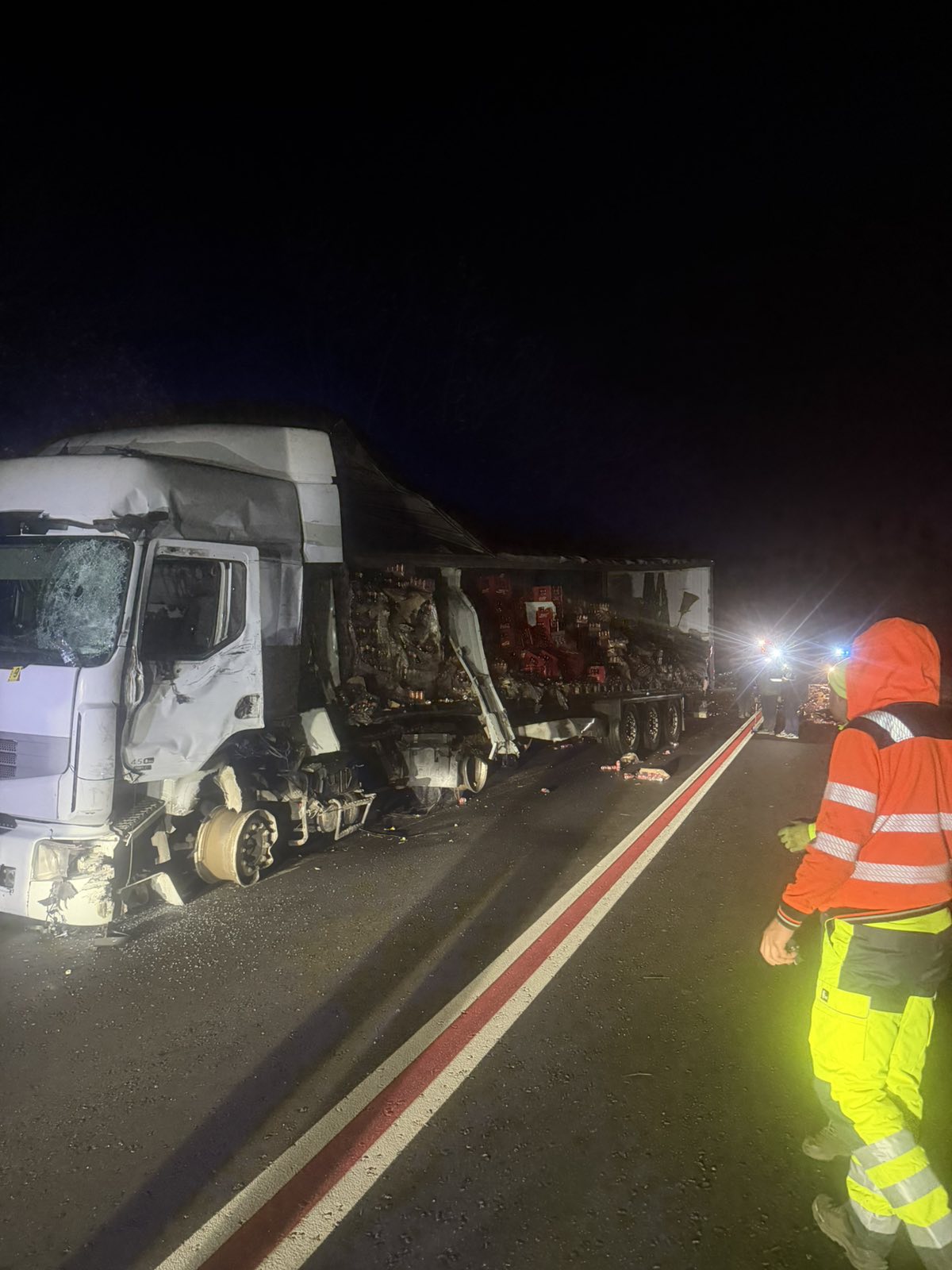 Тежка катастрофа между два камиона затвори път I-4 при Малиново, област Ловеч Тежка катастрофа между два камиона затвори път I-4 при Малиново, област Ловеч