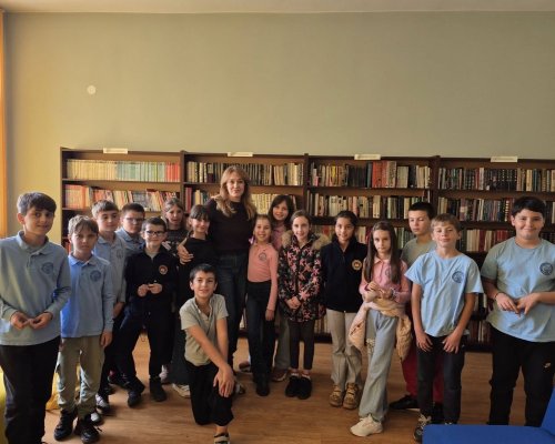 Актрисата Биляна Петринска внесе истинска магия в Чети. Наистина сред малките ученици в Разлог