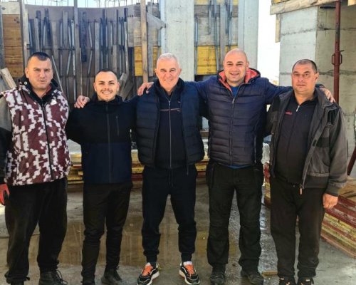 Кметове и майстори рамо до рамо в строежа на храм Възкресение Лазарово в Симитли