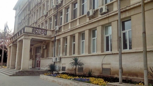 Петима надзиратели задържани при акция в ареста във Варна Петима надзиратели задържани при акция в ареста във Варна