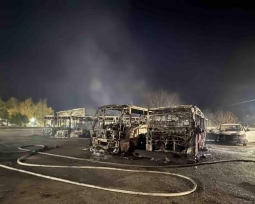 Пожар изпепели автобуси и автомобили в база на  Общински превози  в Костинброд
