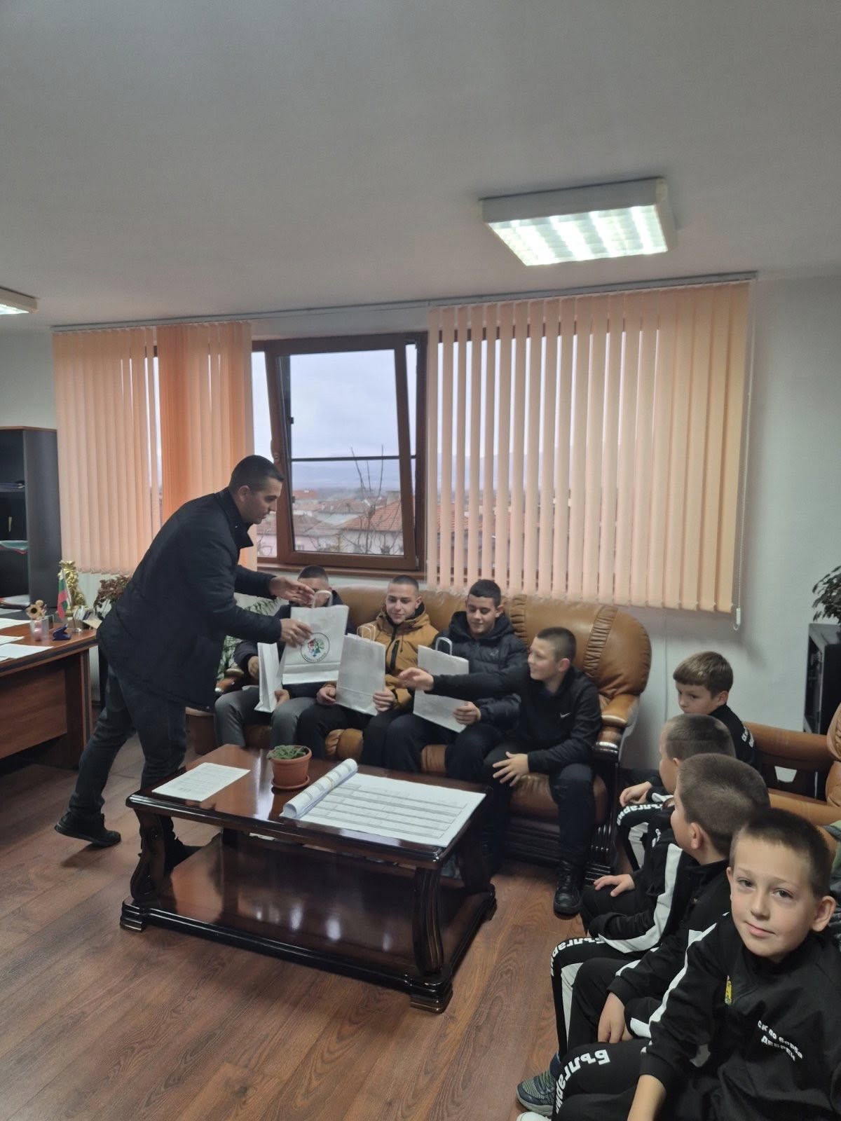 Кметът на Гърмен награди малките борци от Дебрен, участвали в международния турнир в Гоце Делчев
