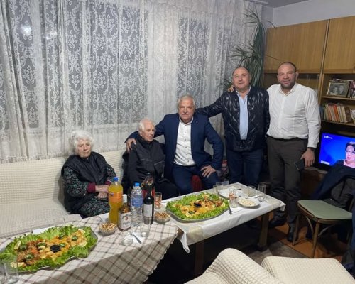 Кметът Владимир Москов честити 100-годишния юбилей на Стефан Стефанов в Гоце Делчев