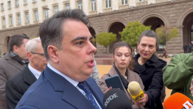 Асен Василев: Бюджет 2026 г. взема по 600 лева от всеки гражданин, за да напълни касичката на властта Асен Василев: Бюджет 2026 г. взема по 600 лева от всеки гражданин, за да напълни касичката на властта