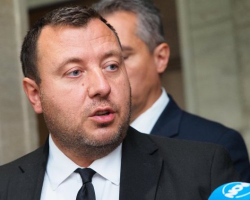 Възраждане поиска предсрочни избори, за да бъде спасена демокрацията