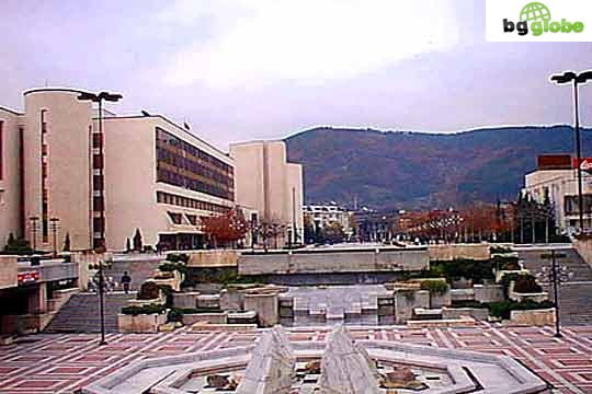 Служители на статистическия институт в Благоевград започват протести Служители на статистическия институт в Благоевград започват протести