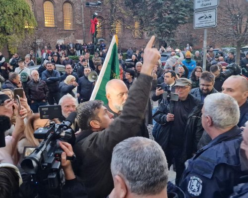 Протест срещу разширяването на синя и зелена зона блокира центъра на София