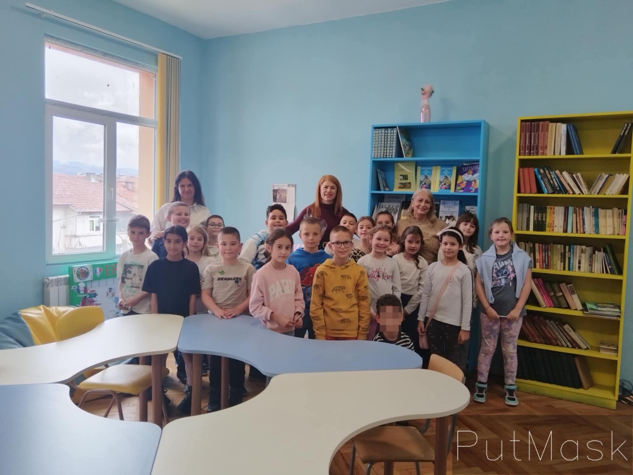 Поетесата Надя Бойчева гостува на 4.ОУ  Димчо Дебелянов  в Деня на четенето и християнското семейство
