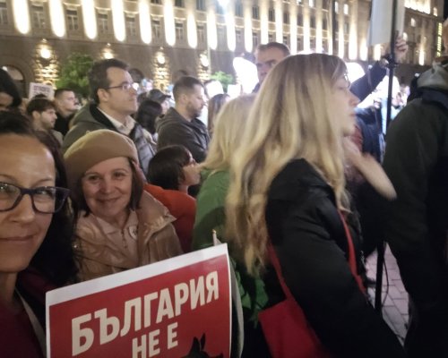 Общинската съветничка от ПП Ваня Кромбоа от Благоевград се включи в протеста в защита на Коцев и Барбутов в София
