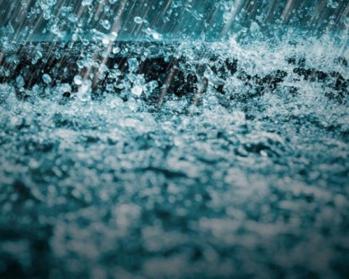 Воден ад в Петрич! Дъждът няма да спре в следващите часове, предупредиха властите!