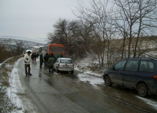 АПИ: Шофьорите да се движат с повишено внимание по автомагистрала Струма между язовир Дяково и Благоевград