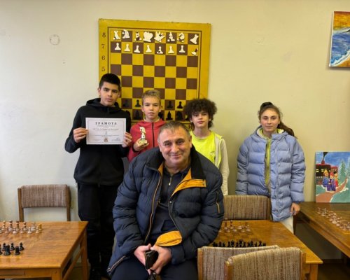 Шахматисти от Кюстендил блеснаха в ученическите игри