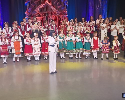 Фолклорна група  Бисери  отбеляза тържествено своята 20-годишнина с незабравим концерт в зала  Яворов