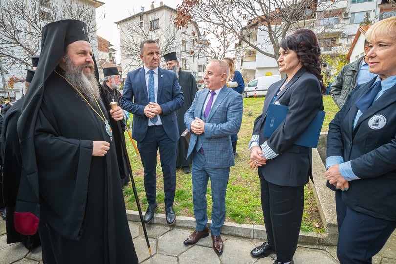Митрополит Серафим благослови откриването на паметник на Св. Климент Охридски в Сандански
