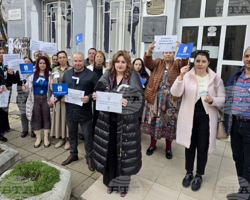 Служители на Бюрото по труда в Гоце Делчев на протест: искат 20 увеличение на заплатите
