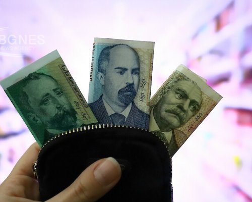 Всички полицаи и служители на МВР получават по 400 лева за Коледа