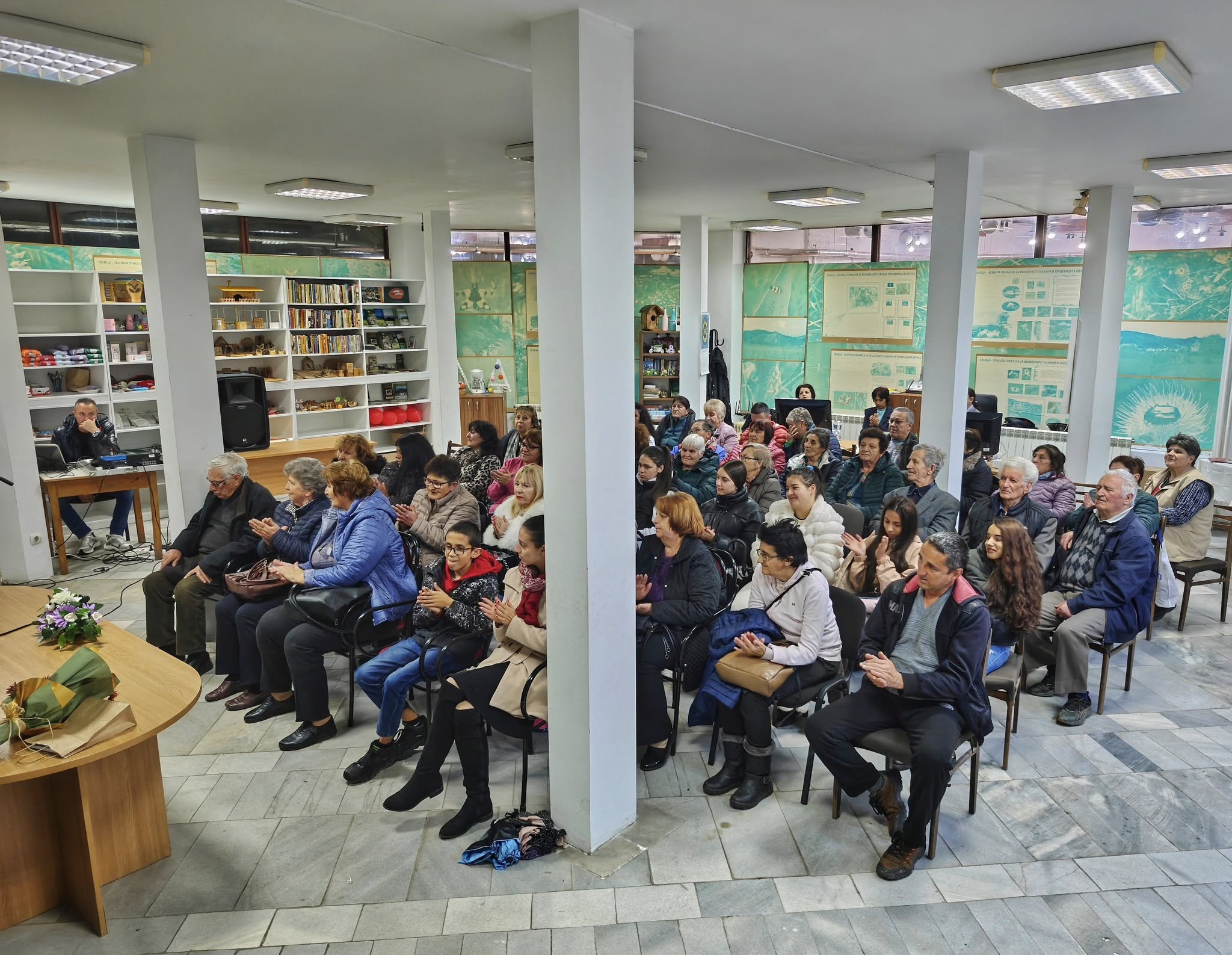 Кристиян Ваклинов представи Родопската теснолинейка пред пълна зала в Белица