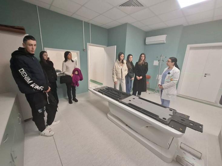 Среща с високите технологии в медицината-назебарвим урок за ученици от Долно Осеново в болница Пулс