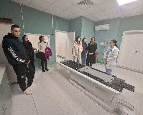 Среща с високите технологии в медицината-назебарвим урок за ученици от Долно Осеново в болница Пулс