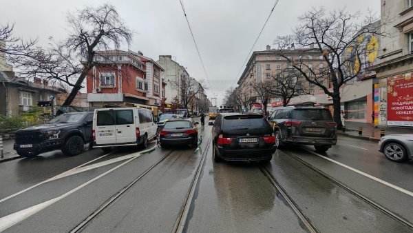 И Величие на протест срещу кабинета, движението е блокирано пред парламента