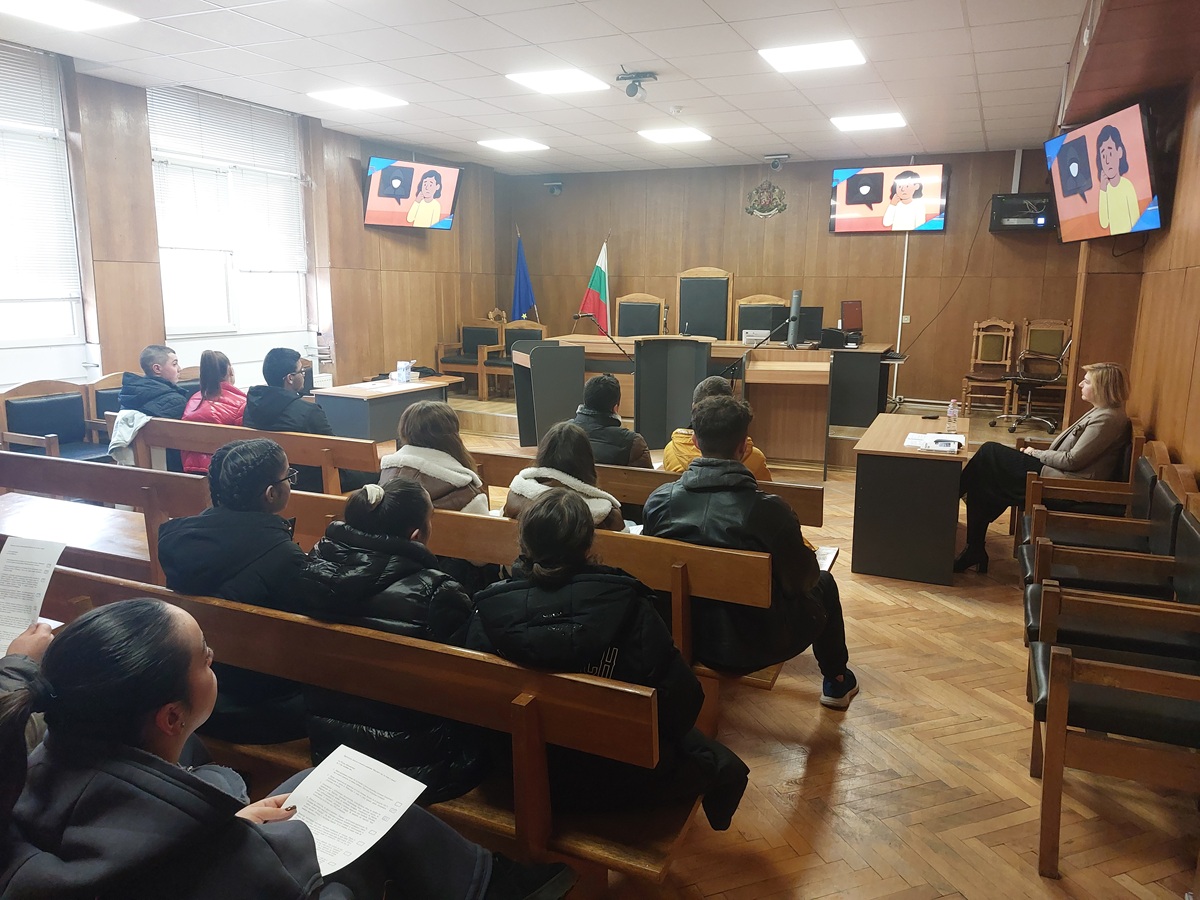 ПГИМ Кюстендил в Свободата да знаеш : как младите да разпознават и избягват онлайн опасностите ПГИМ Кюстендил в Свободата да знаеш : как младите да разпознават и избягват онлайн опасностите