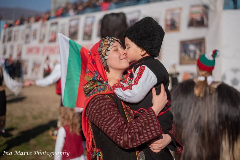 Фотографската изложба  Сурва е любов  представя кукерите в Благоевград