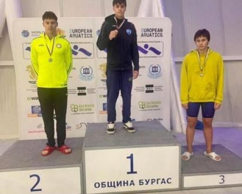 Блестящо представяне на Димитър Докузов от Симитли-три бронзови медала на държавното първенство по плуване