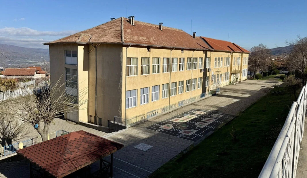 Държавата отпуска 371 519 лв. за нов физкултурен салон в СУ Васил Левски в с.Коларово Държавата отпуска 371 519 лв. за нов физкултурен салон в СУ Васил Левски в с.Коларово