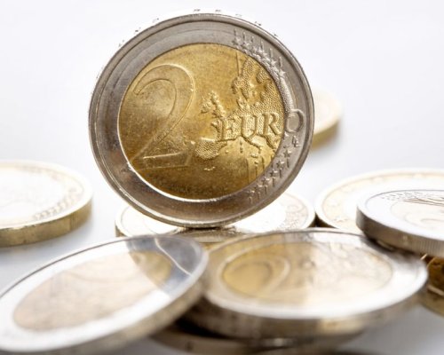 Започва продажбата на стартови пакети евромонети
