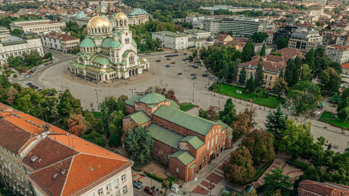 Край на депутатското паркиране пред Народното събрание