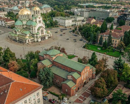 Край на депутатското паркиране пред Народното събрание