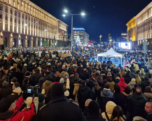 Многохиляден протест срещу бюджета в София, има засилено полицейско присъствие