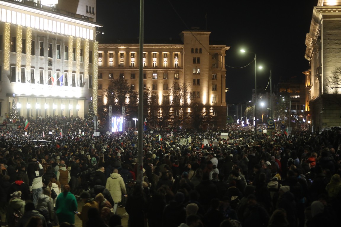 Масови протести срещу Бюджет 2026 заляха страната и българите в чужбина