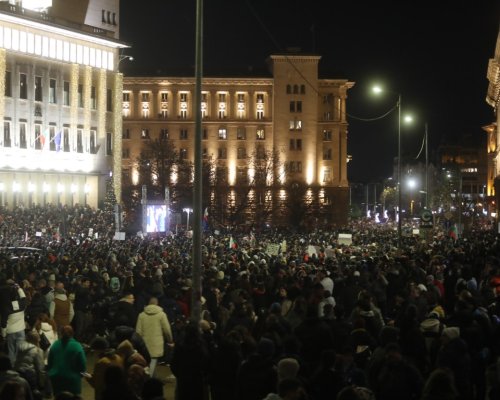 Масови протести срещу Бюджет 2026 заляха страната и българите в чужбина