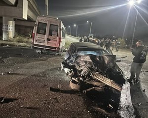 Тежка катастрофа в София -кола влетя с бясна скорост в бус с хора