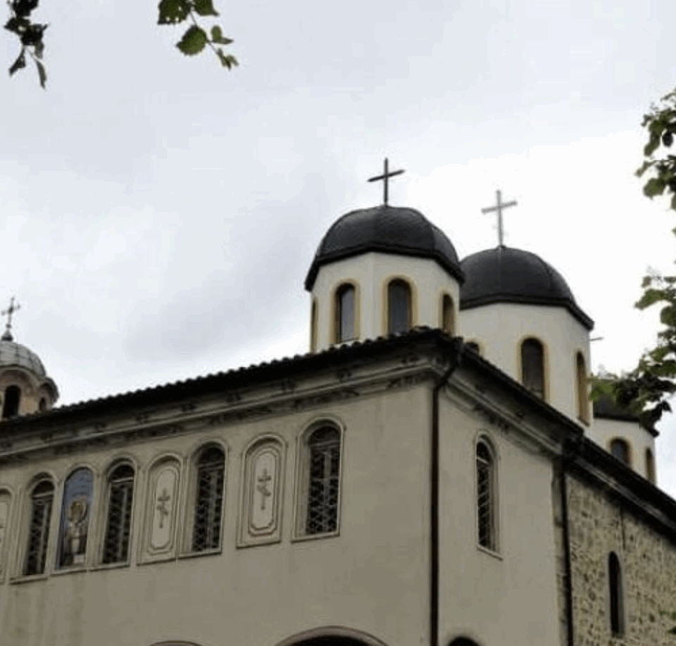 Ремонтират и реставрират 130-годишните стенописи на най-голямата и стара църква в гр. Рила Ремонтират и реставрират 130-годишните стенописи на най-голямата и стара църква в гр. Рила